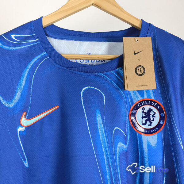 Prima Maglia Chelsea FC 24/25 Enzo Fernandez (Versione Fan) - Taglia M - immagine 2